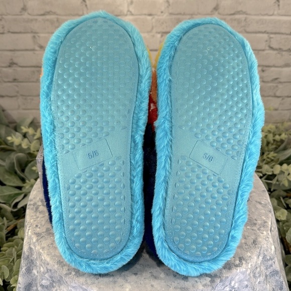 ALDI Holiday Gear Multicolor Stripe Faux Fur Slippers WMS 5/6❄️Like New - Picture 7 of 8